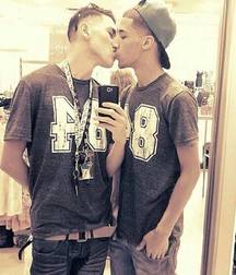 smooching 5ceeb7350b199.jpg