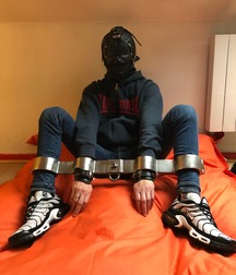 bondaged 5cef180f8cea5.jpg