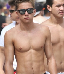 no shirt required 5d1363f52c03f.jpg