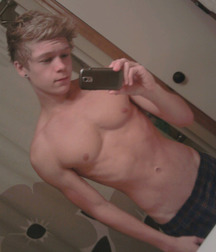 shirtless snapshots 5d15888cd3bd2.jpg