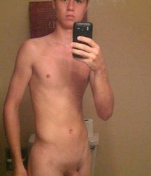 solo selfies 5d1cd3c09db7d.jpg