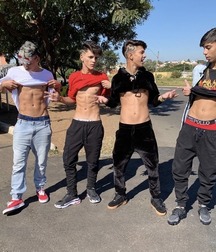 show those abs 5d21fb204e909.jpg