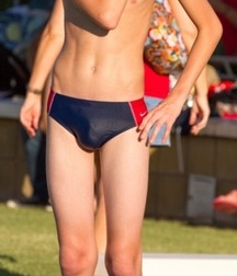 skimpy 5d3f8c2f70e80.jpg