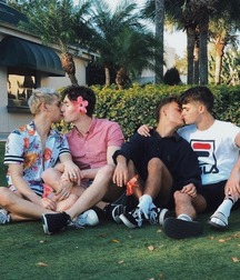 affection 5d49a8952beb1.jpg