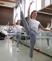 classy bulges 5d4d8b8eb56fb.jpg