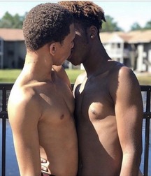 smooching 5d5d717fa7c21.jpg