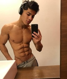 see my pecs