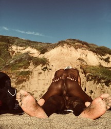 mooning in sunshine 5d768394aaa28.jpg