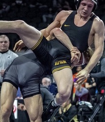 wrestling action 5d8e263c10099.jpg