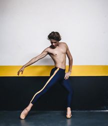 ballet boys 5d9289654a8ed.jpg