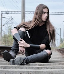 longlocks 5d9b8bd812118.jpg