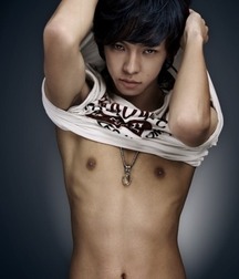 shirt lifting 5d9df581d4ce9.jpg