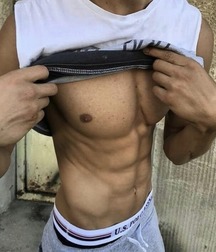 shirt lifting 5d9df585e4db5.jpg