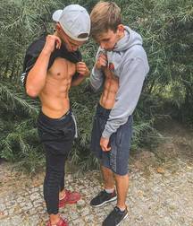 shirt lifting 5d9df58b646dd.jpg