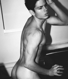 monochrome nudes 5d9e4b115dcba.jpg