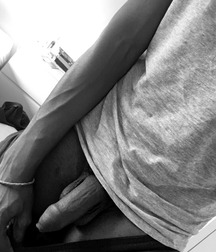 monochrome nudes 5d9e4b17a7207.jpg