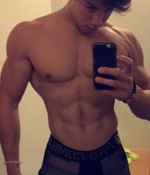 selfies 5da24bcbcedd9.jpg