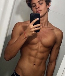selfies 5da24bce6461c.jpg