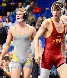wrestlers bulging 5db065562e28c.jpg