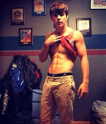 show your six-pack 5dc98b0cab80c.jpg