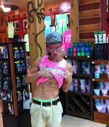 show your six-pack 5dc98b15119dd.jpg
