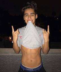 show your six-pack 5dc98b1693b0c.jpg