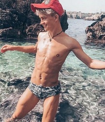 aquaboys 5dcc39451d351.jpg