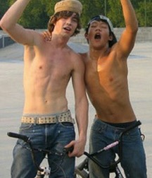shirtless 5dd7f5b2a4440.jpg