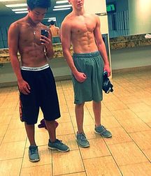 shirtless 5dd7f5b6cf692.jpg