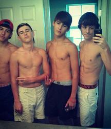 shirtless 5dd7f5b8148c8.jpg