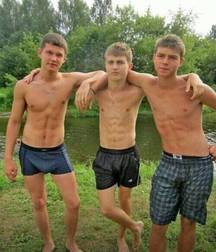 shirtless 5dd7f5baf10f6.jpg