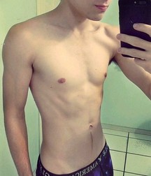 self pics 5dfc195cc63f7.jpg