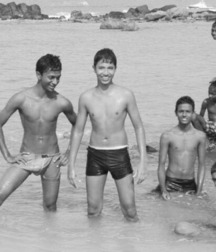 monochrome mates 5e0a3feb47718.jpg