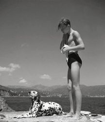 monochrome mates 5e0a3fef98cd5.jpg
