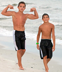 flex those pecs twink boys 5e0cd1eca3985.jpg