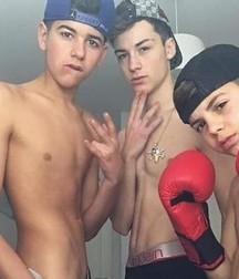 a troup of twinks 5e0e08c645d63.jpg