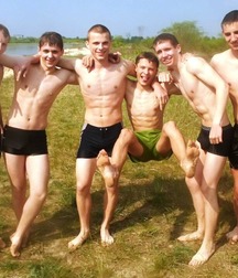 a troup of twinks 5e0e08ca5a2fe.jpg