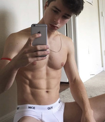selfies - twink teen boys 5e389c7e74a82.jpg