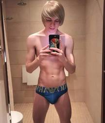 selfies - twink teen boys 5e389c827123f.jpg