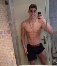 selfies - twink teen boys 5e389c8c6f6c0.jpg