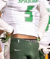 sporting green - athletic hunk twinks  5e3d6b7d87feb.jpg