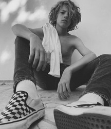 straight moptops shirtless boys 5e4acd7cdcd44.jpg
