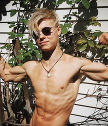 shirtless straight posers 5e568e90d851d.jpg