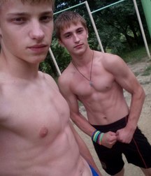 shirtless straight posers 5e568e93c67be.jpg