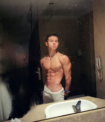shirtless straight posers 5e568e954190e.jpg