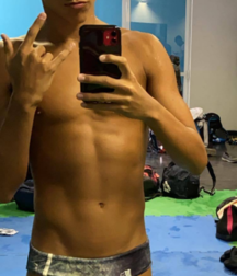 shirtless selfies gay twinks 5e666f1cb3815.png