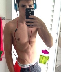 shirtless selfies gay twinks 5e666f2b62f27.jpg