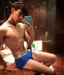 shirtless selfies gay twinks 5e666f2ccce29.jpg