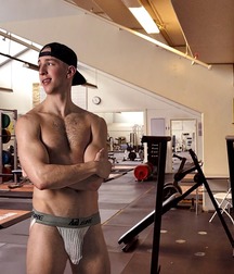 shirtless jocks 5e8533d534dc8.jpg