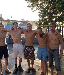 shirtless bros 5e89bfcf0ccbc.jpg